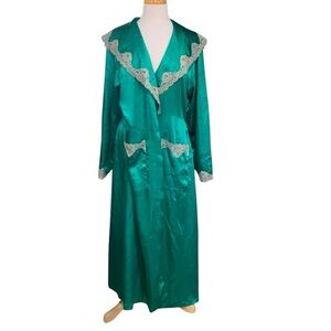 Vntg 90’s era gold label Victorias Secret green robe with lace details size M